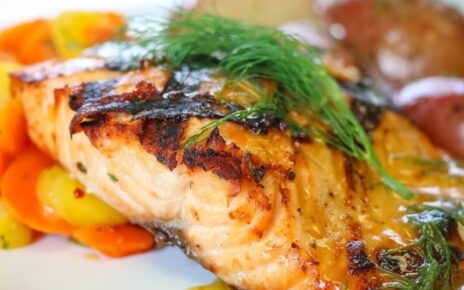 Блюдо из семги - запеченная семга с лимоном и травами
