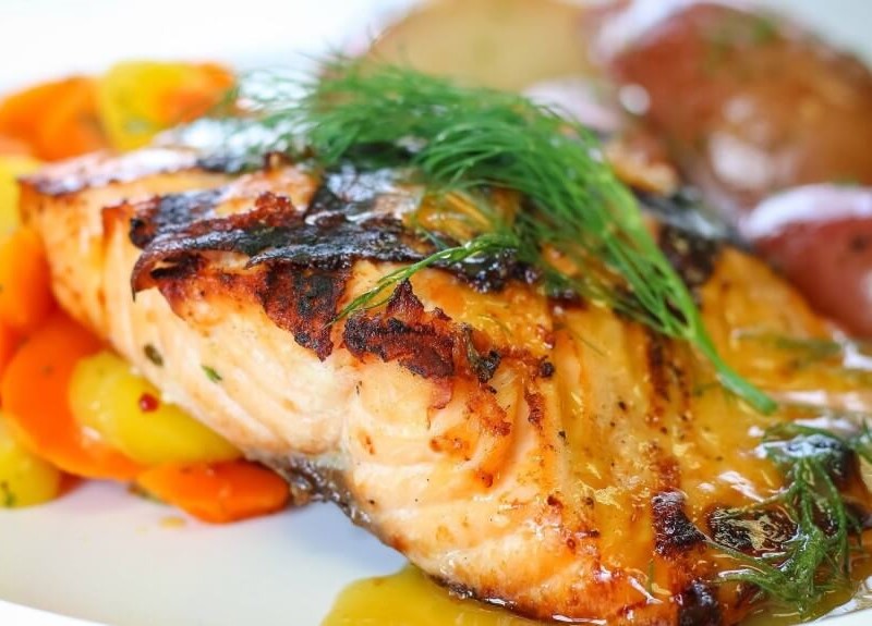 Блюдо из семги - запеченная семга с лимоном и травами