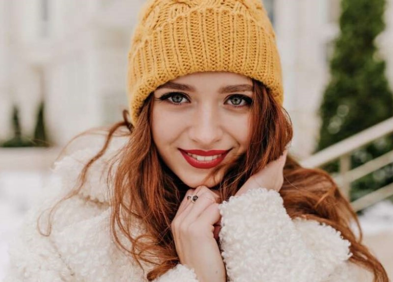 Как носить шапку зимой и не испортить укладку?