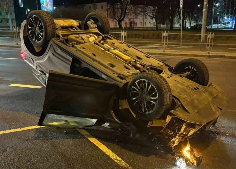 На Брилевской пьяный водитель перевернул авто