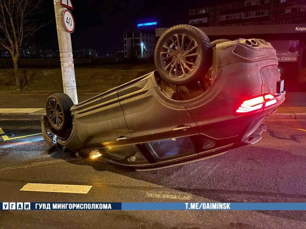 На Брилевской пьяный водитель перевернул авто