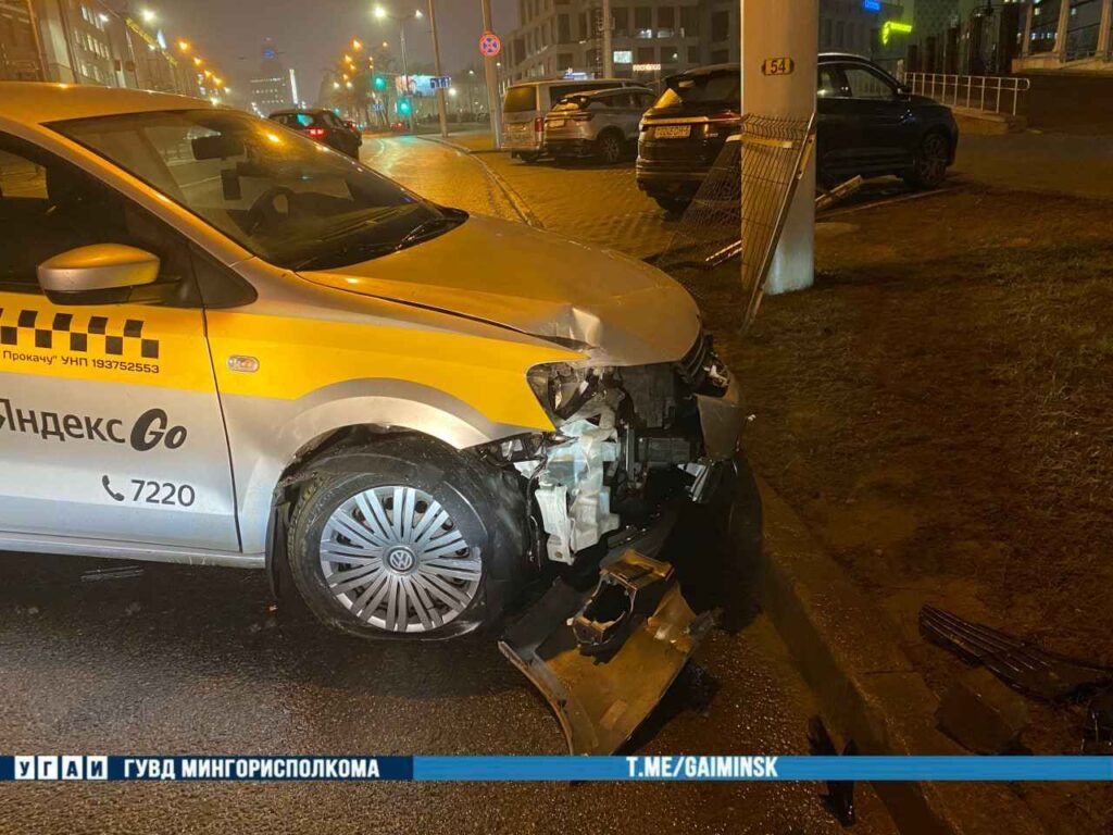 На «Ульяновской» авария с автомобилем такси