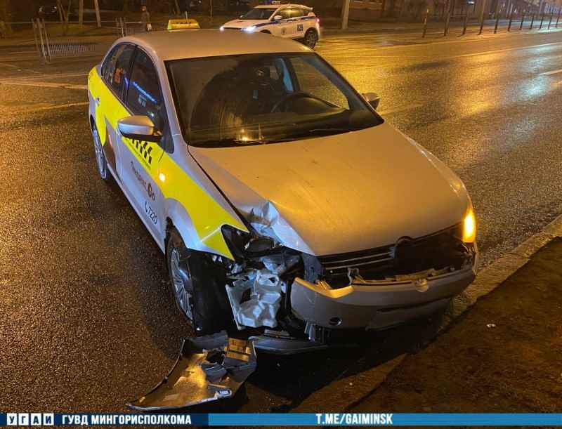 На «Ульяновской» авария с автомобилем такси