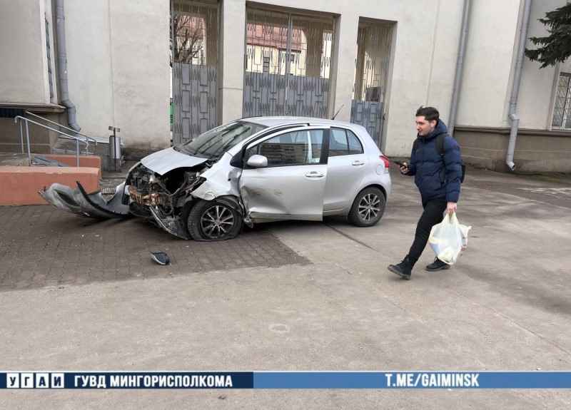 На Сурганова столкнулись «LiXiang» и «Toyota». Пострадал пешеход