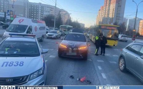 Водитель "BMW" сбил пешехода, перепутав педали газа и тормоза