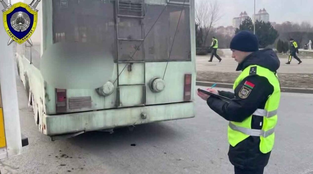 В Минске троллейбус сбил двух пешеходов