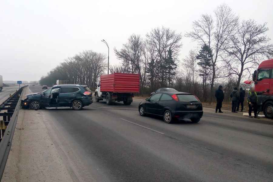 На трассе P1 Минск-Дзержинск в аварию попали фура и две легковушки