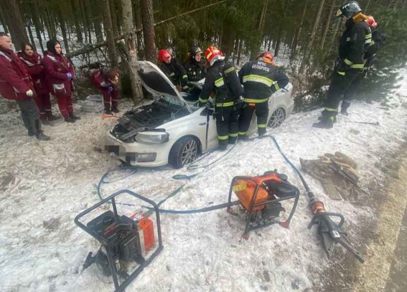 В Логойском районе в аварии погиб водитель, травмы получили пассажиры