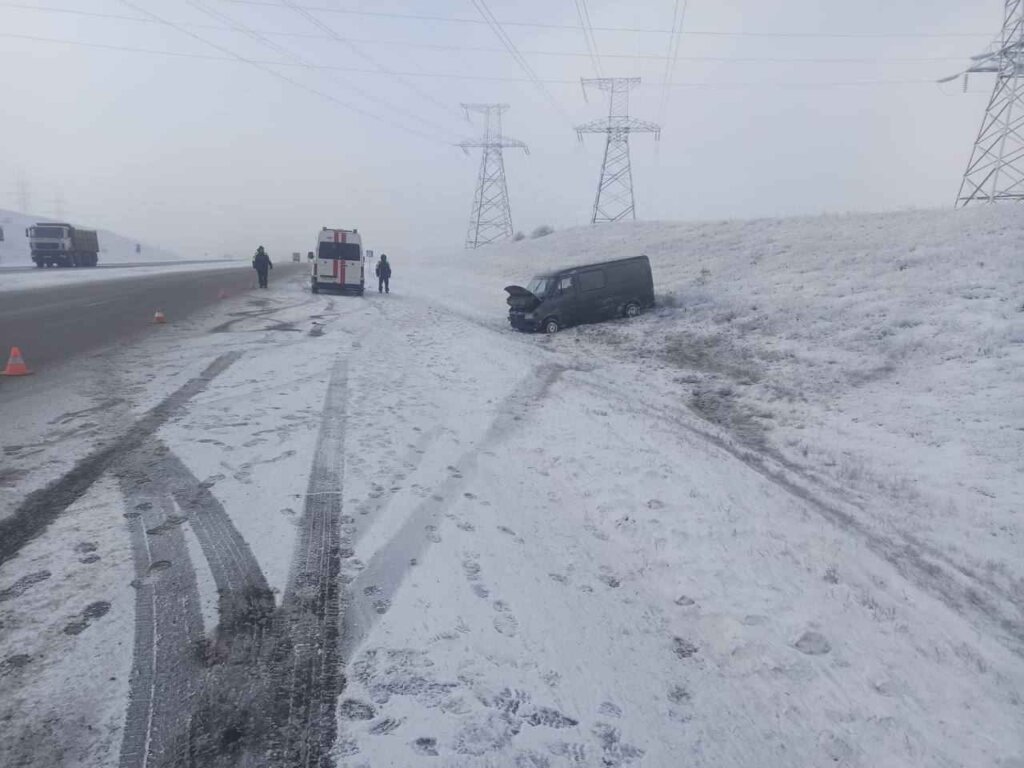 В Минском районе опрокинулся Mersedes-Benz, пострадала женщина пассажир
