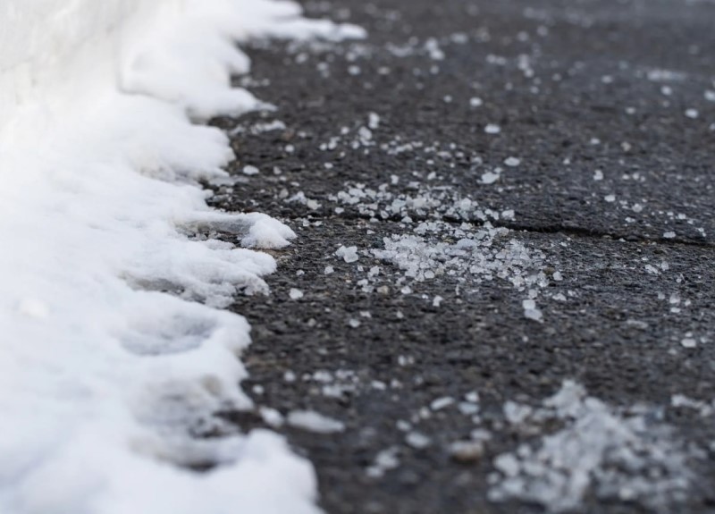 "Щадящую соль" больше не будут применять на дорогах Минска