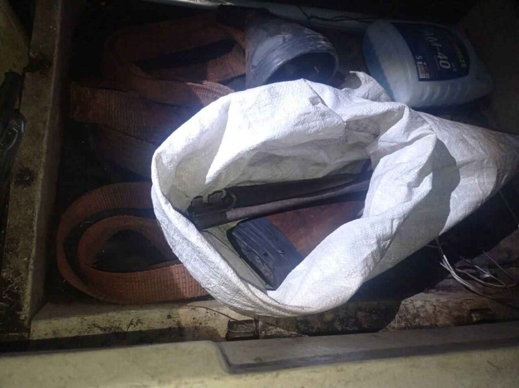 У пьяного «бесправника» на Ладе в багажнике нашли ружье