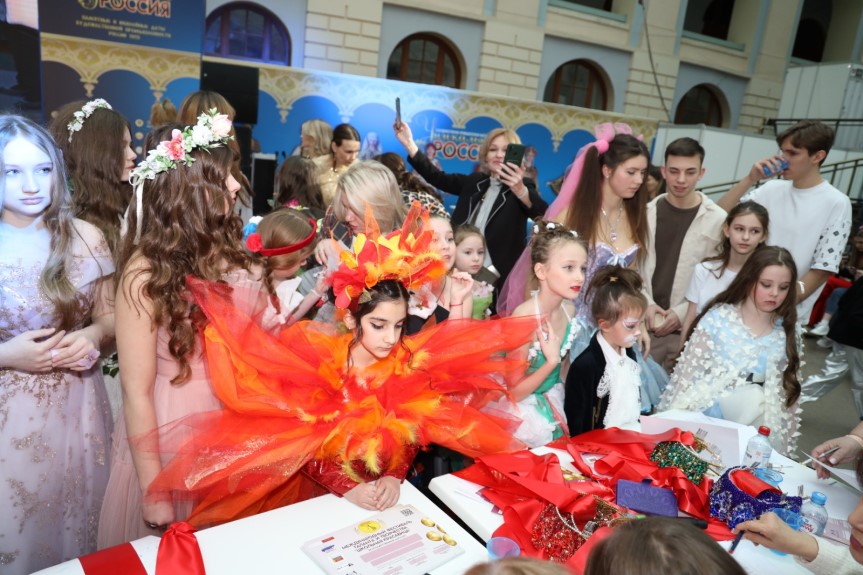 Арт-фестиваль «Школьная красавица»-2025: праздник красоты, творчества и патриотизма прошел в Москве