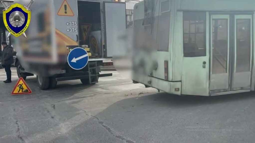 В Минске троллейбус сбил двух пешеходов