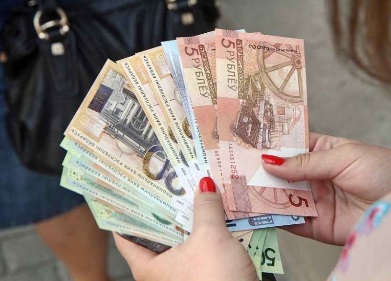 Женщина хотела заработать на инвестициях и перевела аферистам 13,5 тысяч рублей