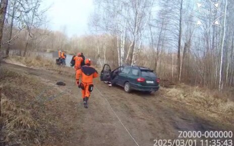 В Бресте рыбак провалился под лед - его спасли сотрудники МЧС