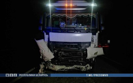На Витебщине BMW врезался в фуру: погибли два человека