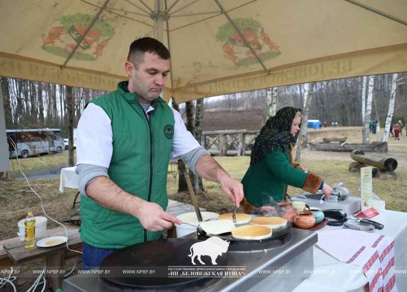 В Беловежской пуще прошли народные гуляния "Масленица"