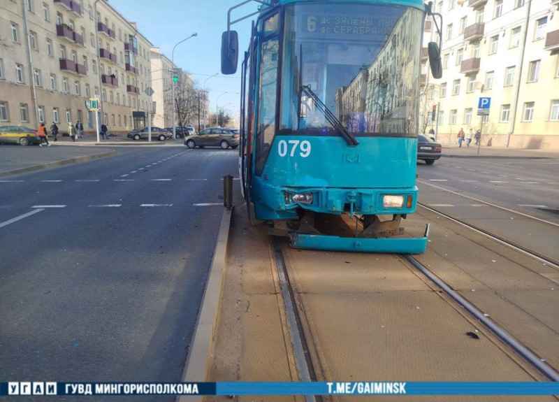 На Долгобродской ДТП с такси и трамваем