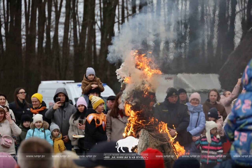 В Беловежской пуще прошли народные гуляния "Масленица"