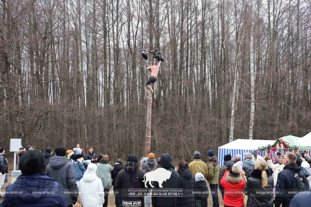 В Беловежской пуще прошли народные гуляния "Масленица"