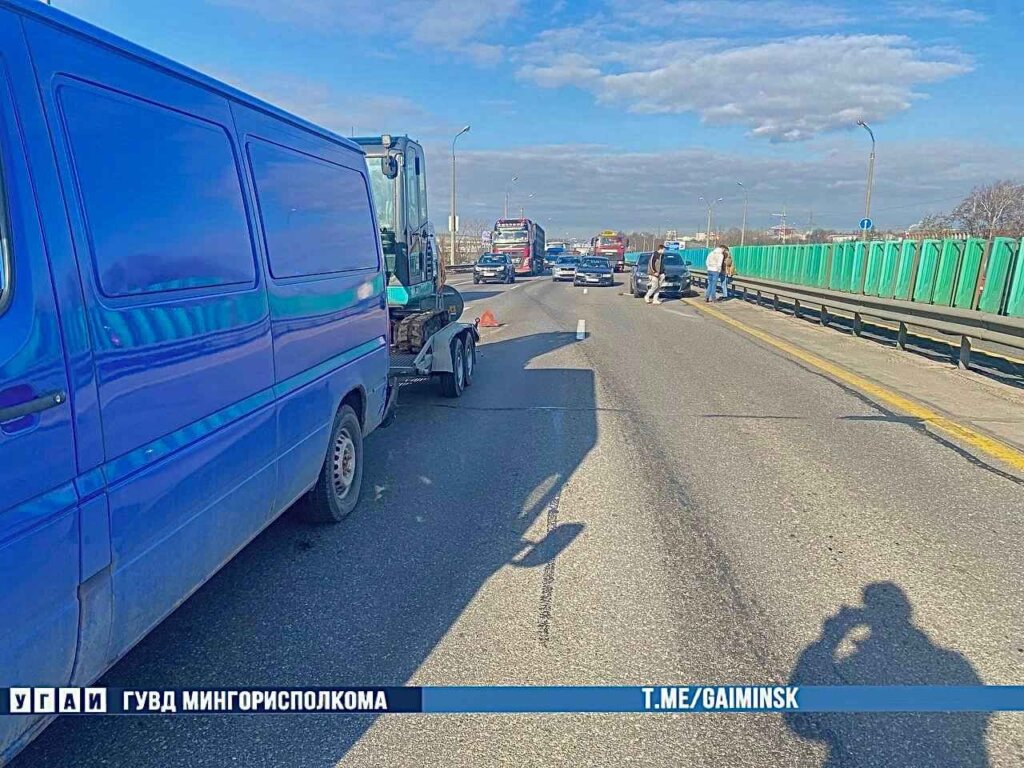 На МКАД авария с тремя автомобилями: столкнулись «Audi», «BMW» и грузовой автомобиль «Mercedes»