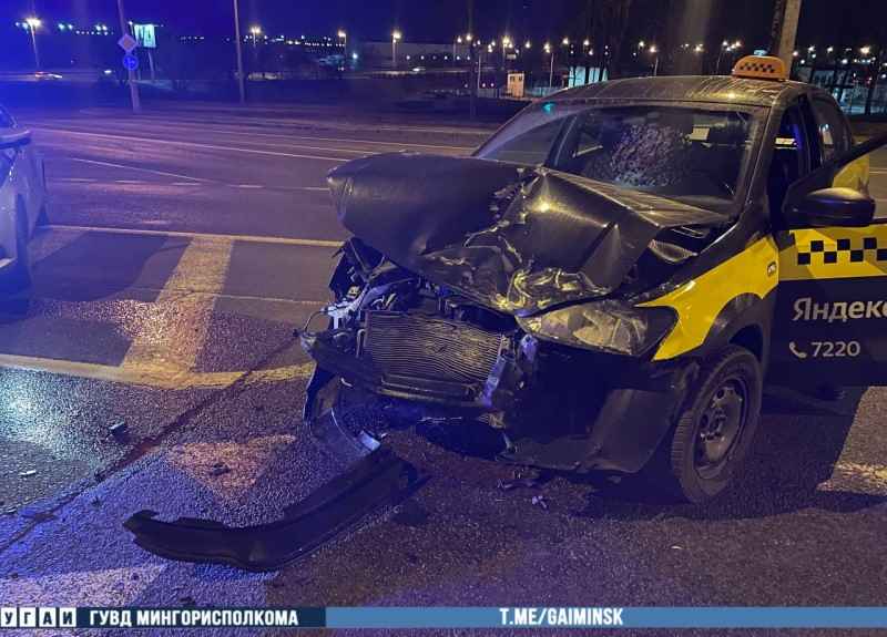 На Машиностроителей ДТП с такси и «Renault»