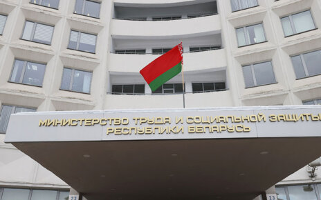 С 1 июля 2025 года социальные выплаты будут перечисляться только на базовый счет: Минтруда