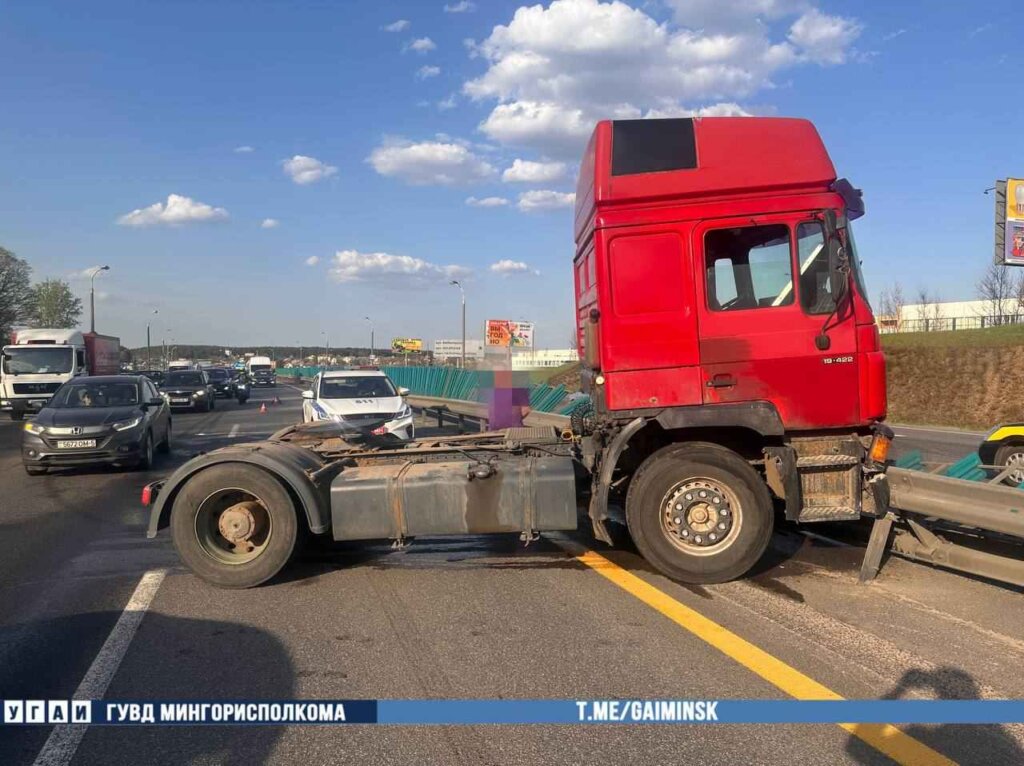 На МКАД авария с седельным тягачом "MAN"