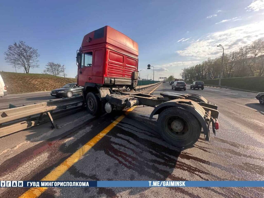 На МКАД авария с седельным тягачом "MAN"