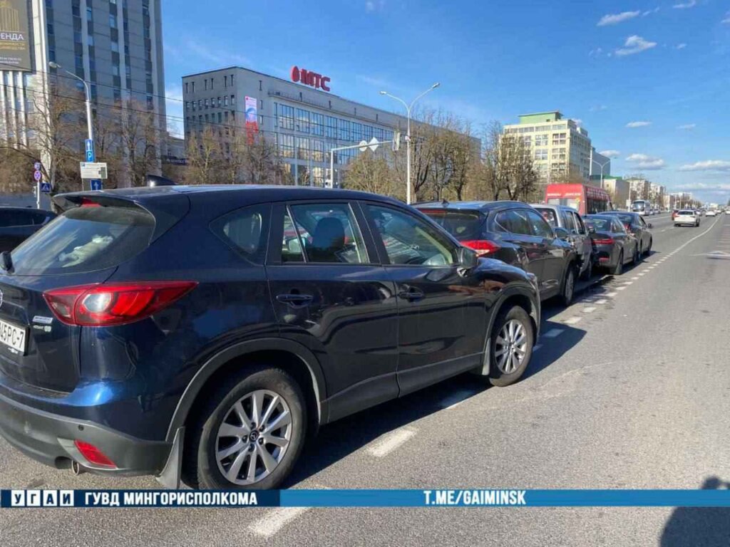 На Независимости произошло ДТП с пятью машинами