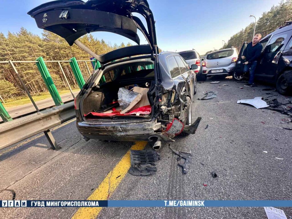 На МКАД столкнулись сразу шесть автомобилей