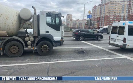 На Дзержинского авария с Iveco и микроавтобусом Mercedes