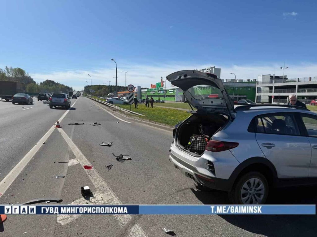 На МКАД авария: водитель «Honda» врезался в KIA» и выехал за дорогу