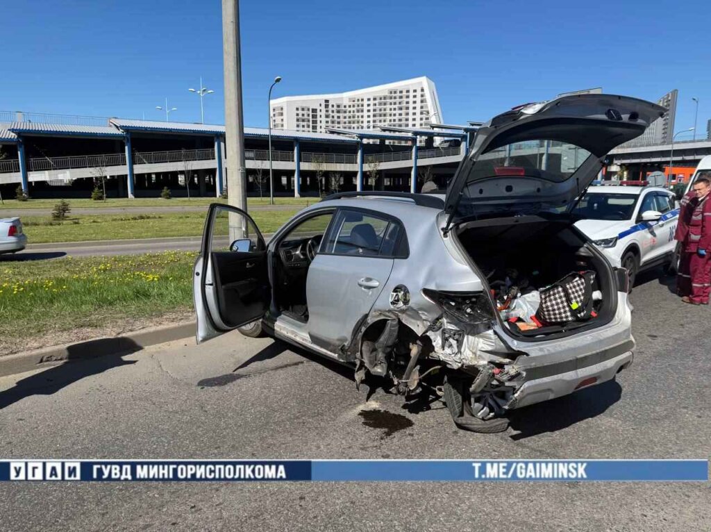 На МКАД авария: водитель «Honda» врезался в KIA» и выехал за дорогу