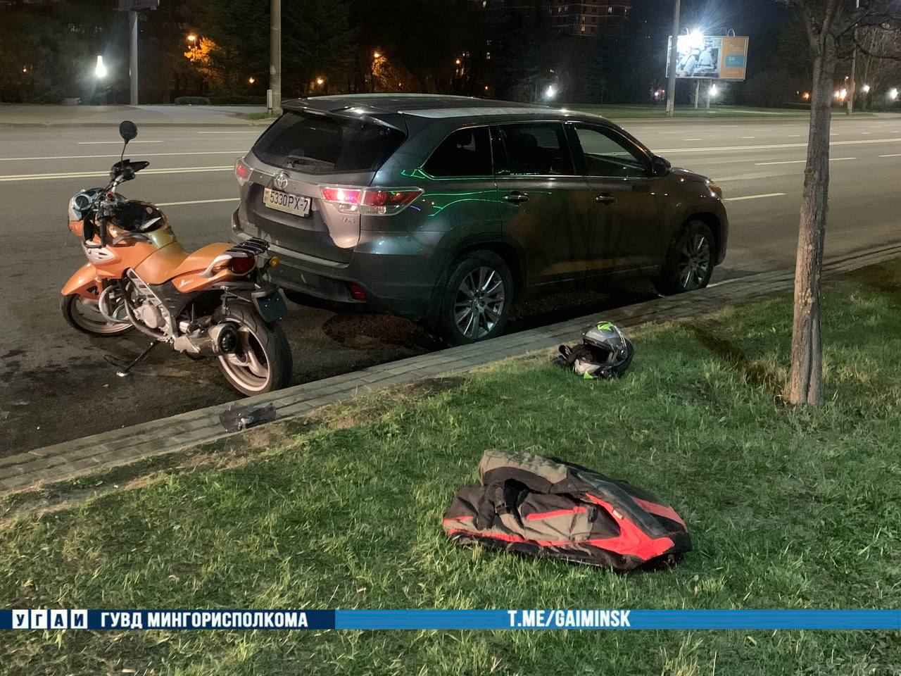На Октябрьской в ДТП пострадал мотоциклист на «BMW»