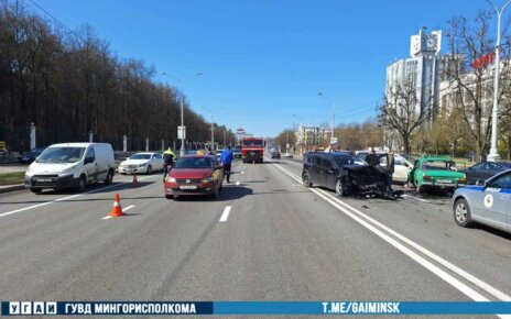 На Независимости массовая авария с шестью автомобилями