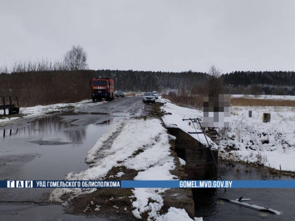 «Шевроле Нива» свалилась в мелиоративный канал в Гомельском районе