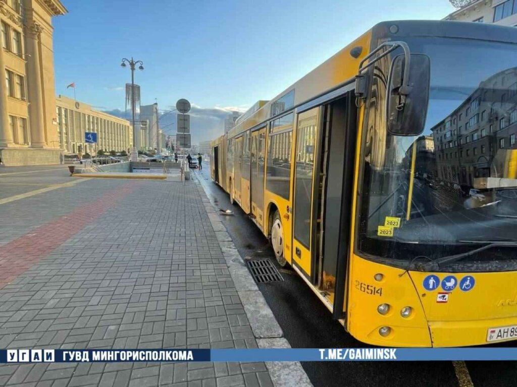 В центре Минска авария с такси и автобусом