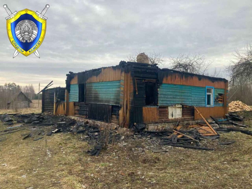 Два человека погибли на пожаре в Поставском районе