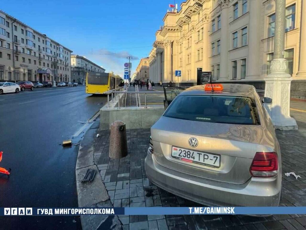 В центре Минска авария с такси и автобусом