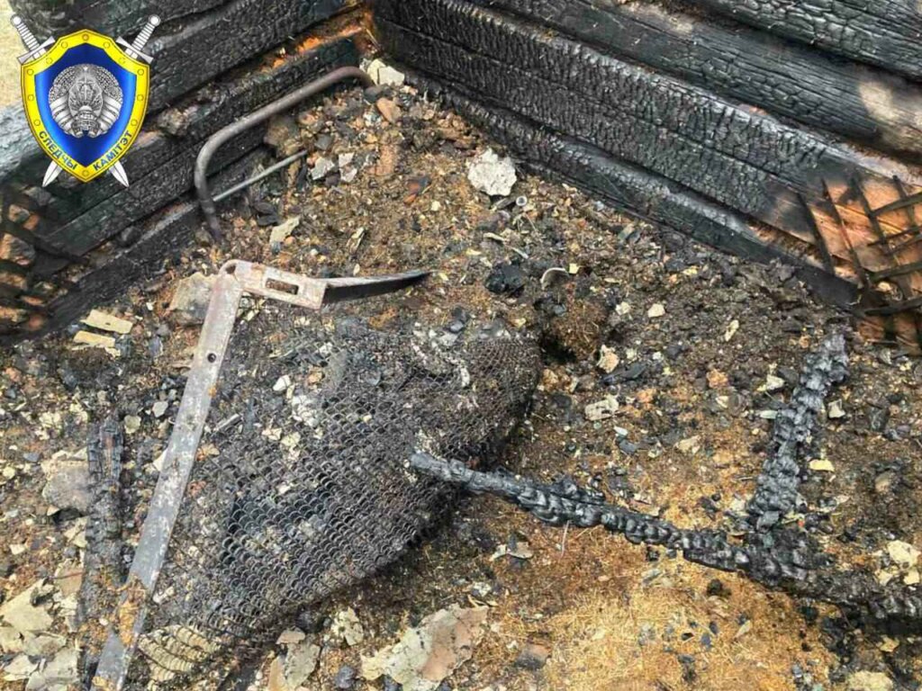 Два человека погибли на пожаре в Поставском районе