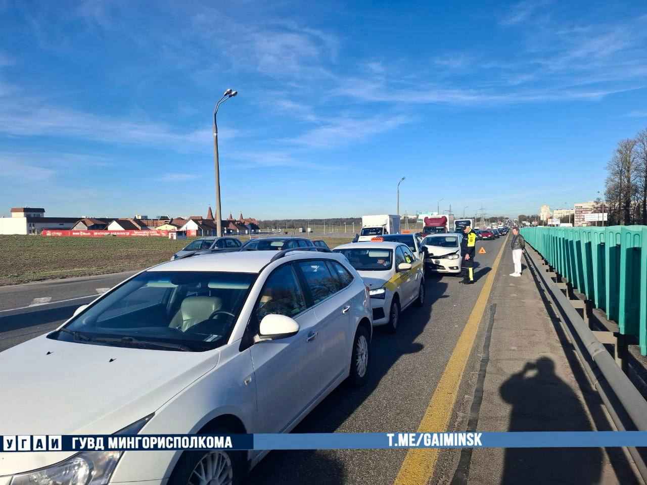 На МКАД авария с четырьмя автомобилями: «Nissan», «BYD», «Skoda» и «Chevrolet»