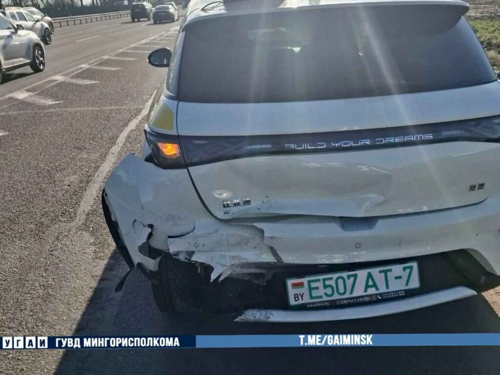 На МКАД авария с четырьмя автомобилями: «Nissan», «BYD», «Skoda» и «Chevrolet»