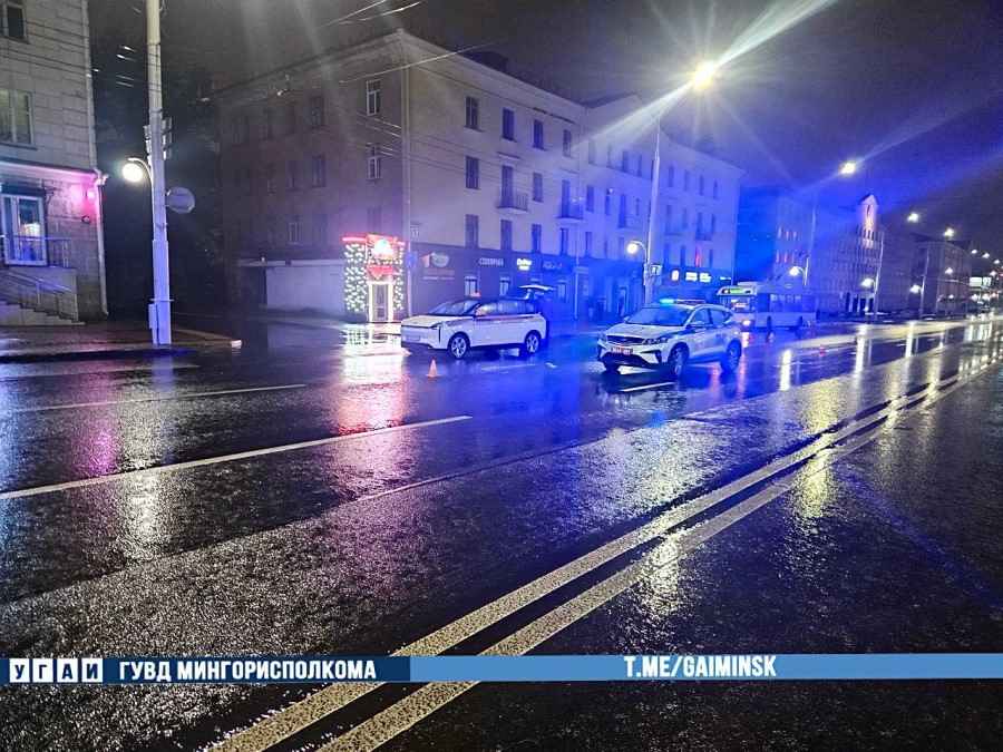 На Чкалова сбили пешехода: он переходил в неположенном месте