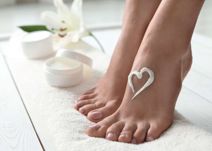 Что нужно знать о кремах от потливости и отеков летом?