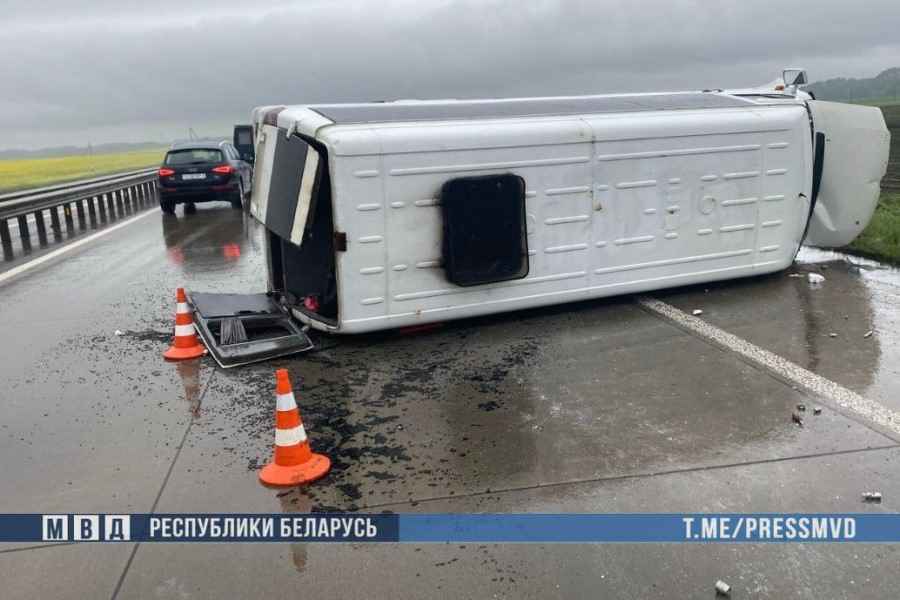 На Минщине опрокинулась маршрутка: три человека в больнице