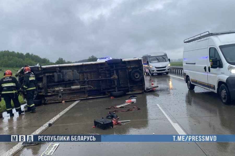 На Минщине опрокинулась маршрутка: три человека в больнице