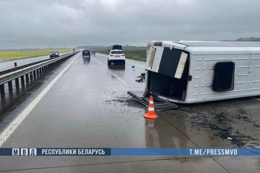 На Минщине опрокинулась маршрутка: три человека в больнице