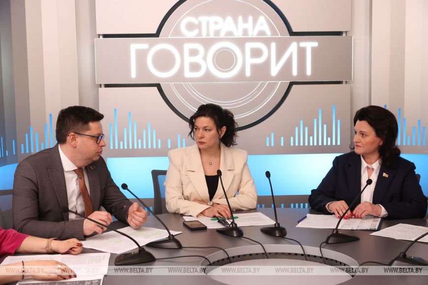 С этого года выпускники колледжей могут получить высшее образование за три года: Минобразования