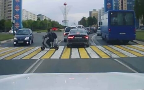 В Солигорске водитель сбил самокатчика (видео)